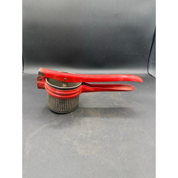 Vintage 1950s Metal Potato Ricer With Red Handle & Frame Masher Gadget - Picture 2 of 8